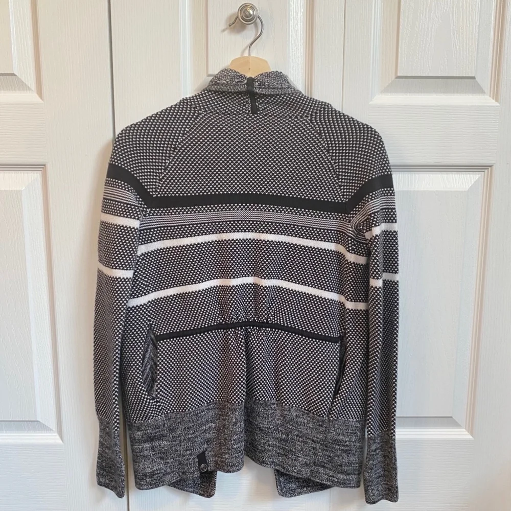Girls Ivivva by Lululemon knit cardigan Sweater Black White size 12 100% cotton - Picture 2 of 11